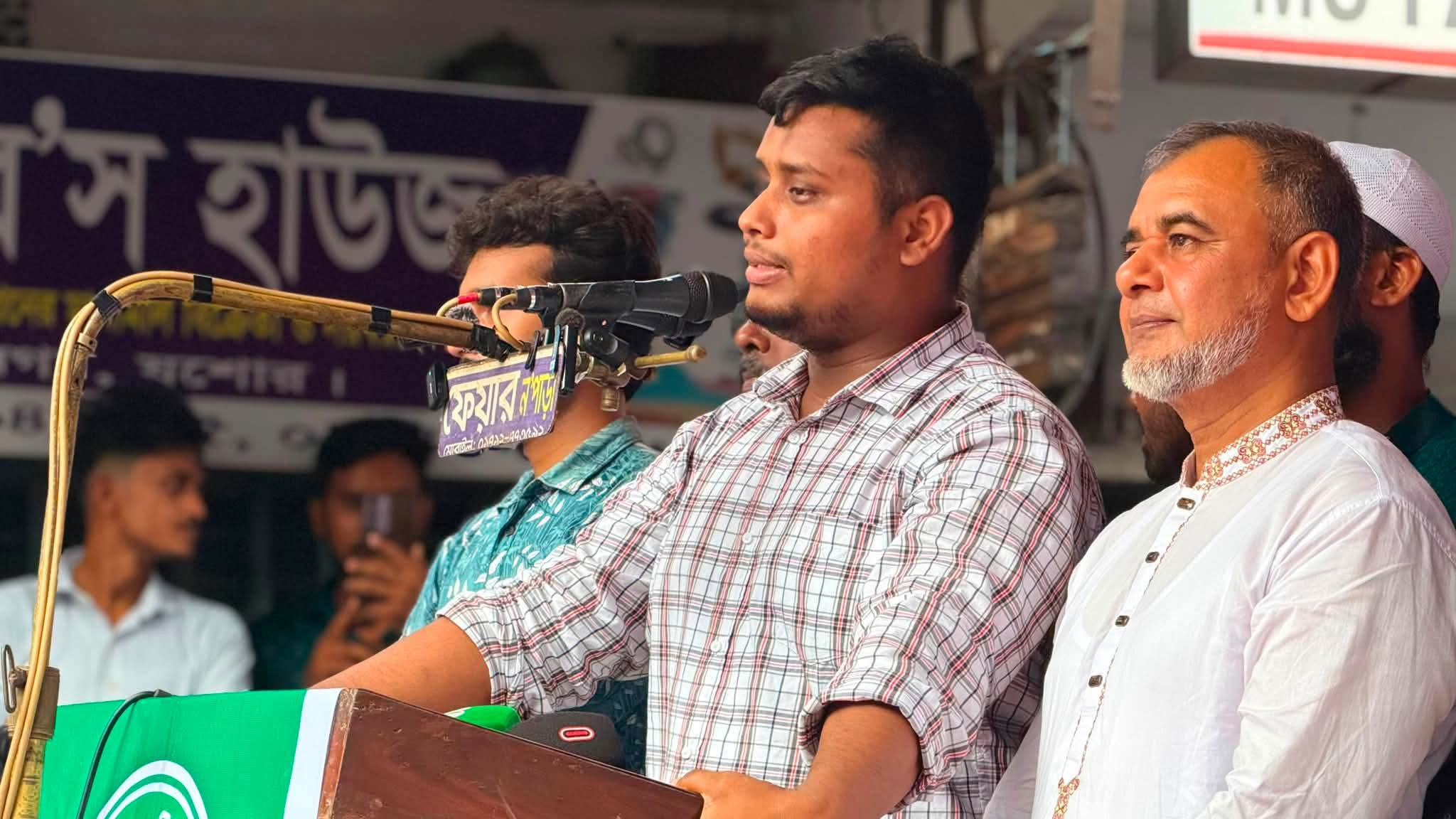 উৎপাদনমুখী দেশ গড়ার পরিবর্তে কার্ডের নামে বেকারত্বে উৎসাহ দিচ্ছে সরকার: হাসনাত