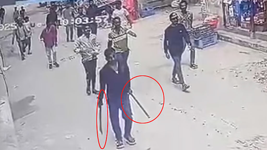 ‘টুন্ডা বাবু’ গ্রেপ্তার, অস্ত্র হাতে শোডাউনের পর গা ঢাকা দিয়েছিলেন