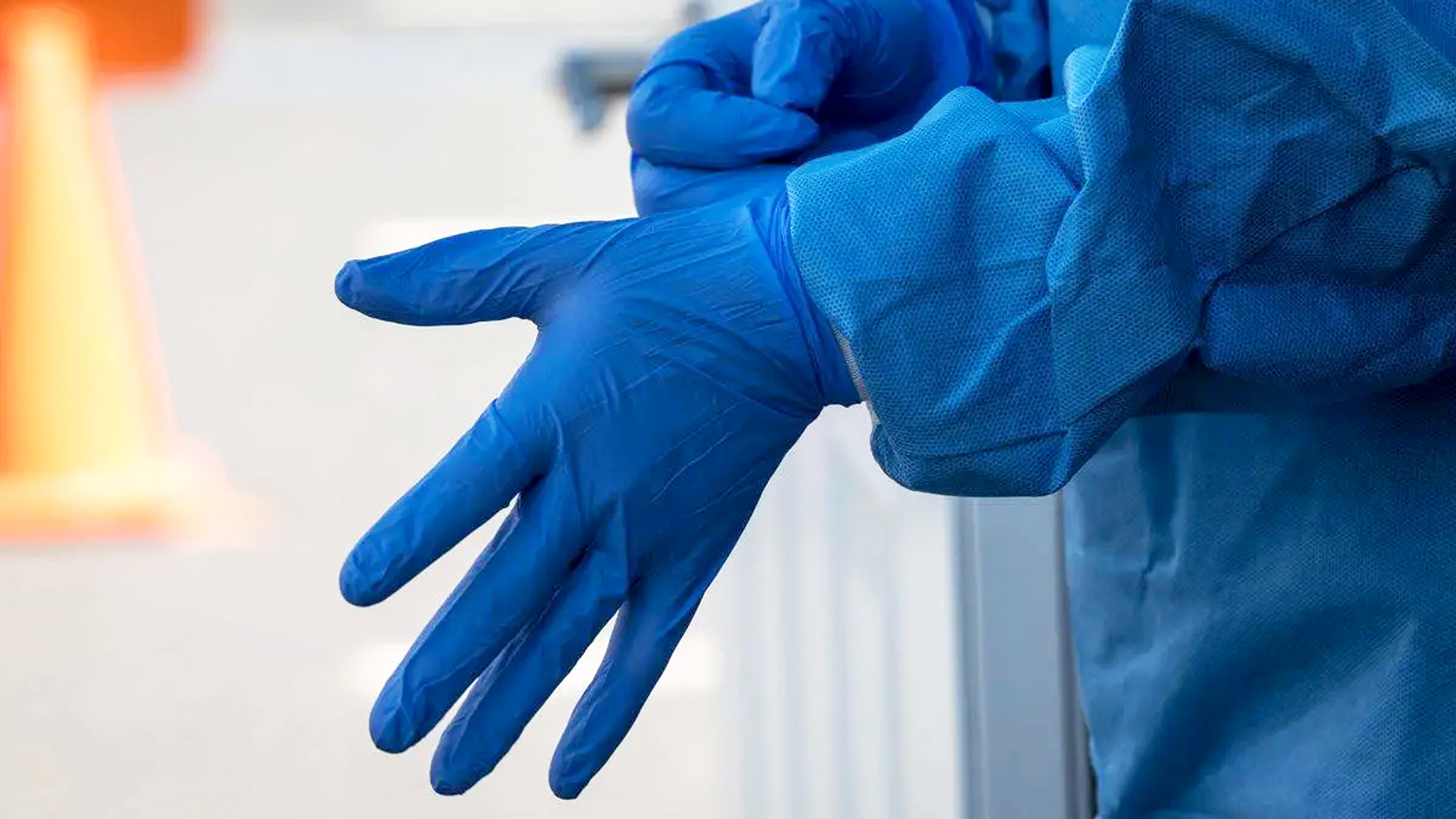 হরমুজ বন্ধের প্রভাব দস্তানা উৎপাদনেও, স্বাস্থ্য খাতে বিপর্যয়ের আশঙ্কা