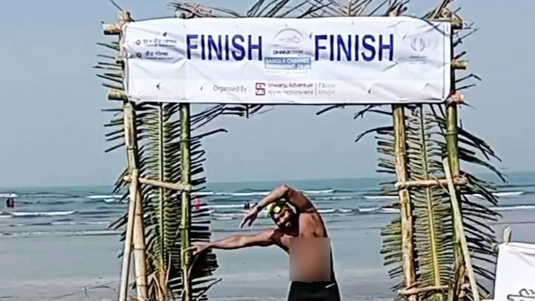 বাংলা চ্যানেল পাড়ি দিয়ে প্রথম সাইফুল ইসলাম