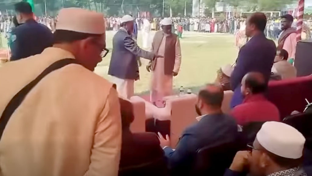 বিজয় দিবসের নাটকে নারী নির্যাতনের দৃশ্যে পাঞ্জাবি-টুপি নিয়ে জামায়াত নেতাদের আপত্তি, উত্তেজনা