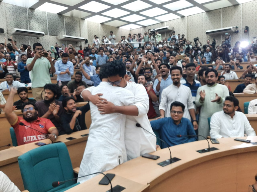 ডাকসু নির্বাচন: শীর্ষ দুই পদে সর্বোচ্চ ও সর্বনিম্ন ভোট পেলেন যাঁরা