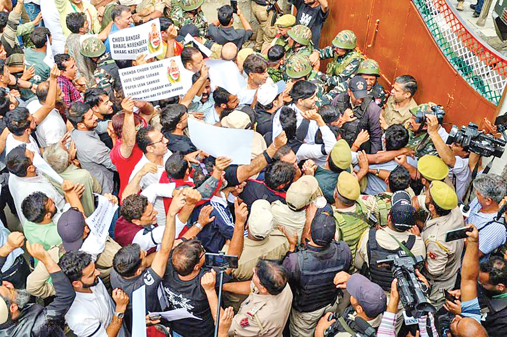 শিক্ষামন্ত্রীর বিদায় ‘কেবল শুরু’: ভারতের জেন-জি আন্দোলনের পরবর্তী গন্তব্য কোথায়
