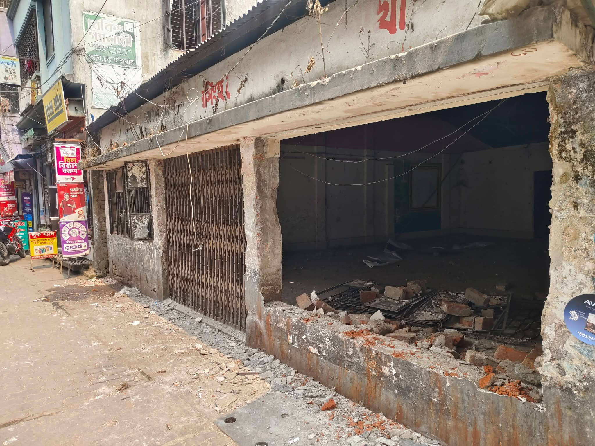 ময়মনসিংহে জেলা আওয়ামী লীগের কার্যালয় ভাঙচুর