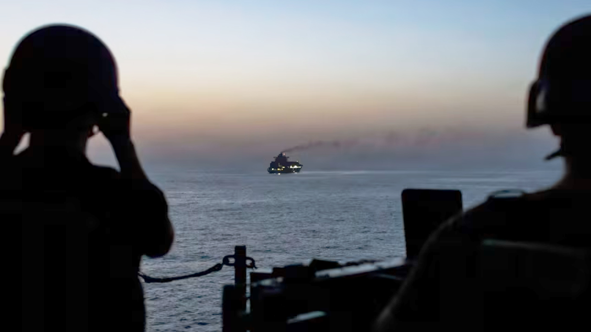 ইরান নাকি যুক্তরাষ্ট্র—কে আগে নতি স্বীকার করবে