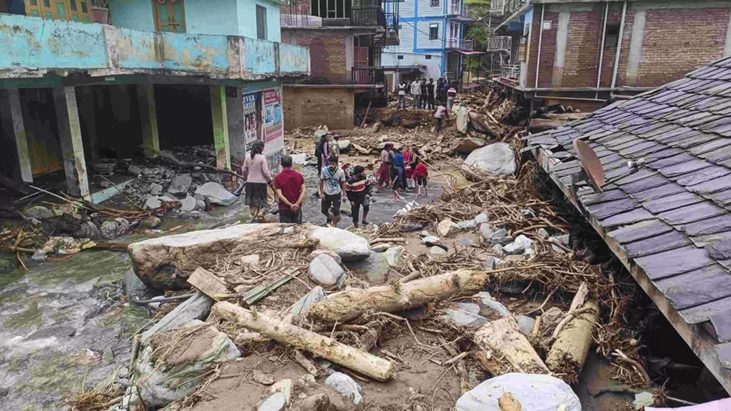 প্রবল বর্ষণে হিমাচলে ৬৩ জনের মৃত্যু, অরেঞ্জ অ্যালার্ট জারি