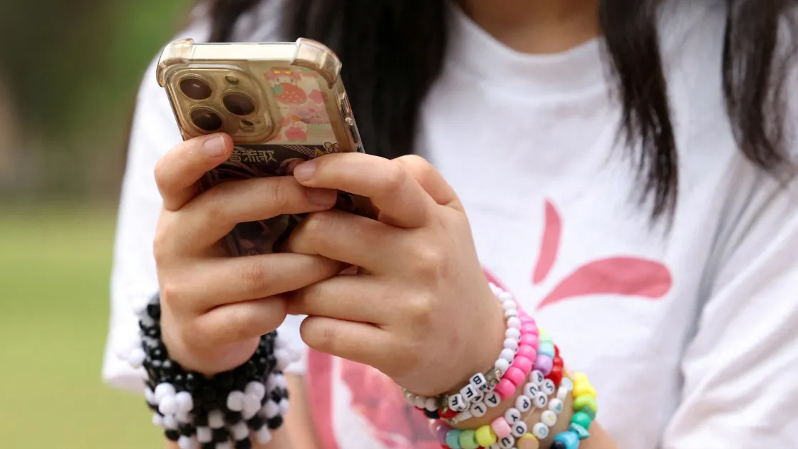 নিষেধাজ্ঞায় কাজ হচ্ছে না, এখনো সোশ্যাল মিডিয়ায় অস্ট্রেলিয়ার শিশুরা