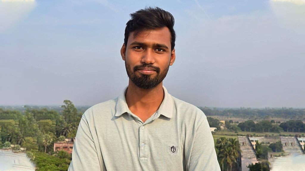 হল ত্যাগের নির্দেশ অমান্য করে ছাত্রদল নেতার অবস্থান