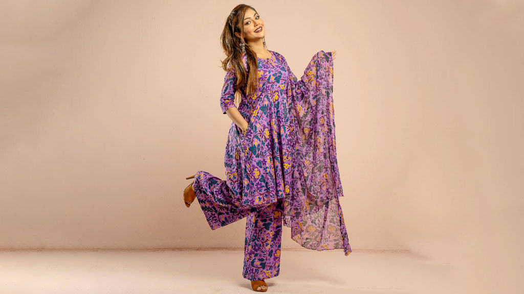 বর্ষবরণে যেসব শুভ রঙে নিজেকে সাজাতে পারেন