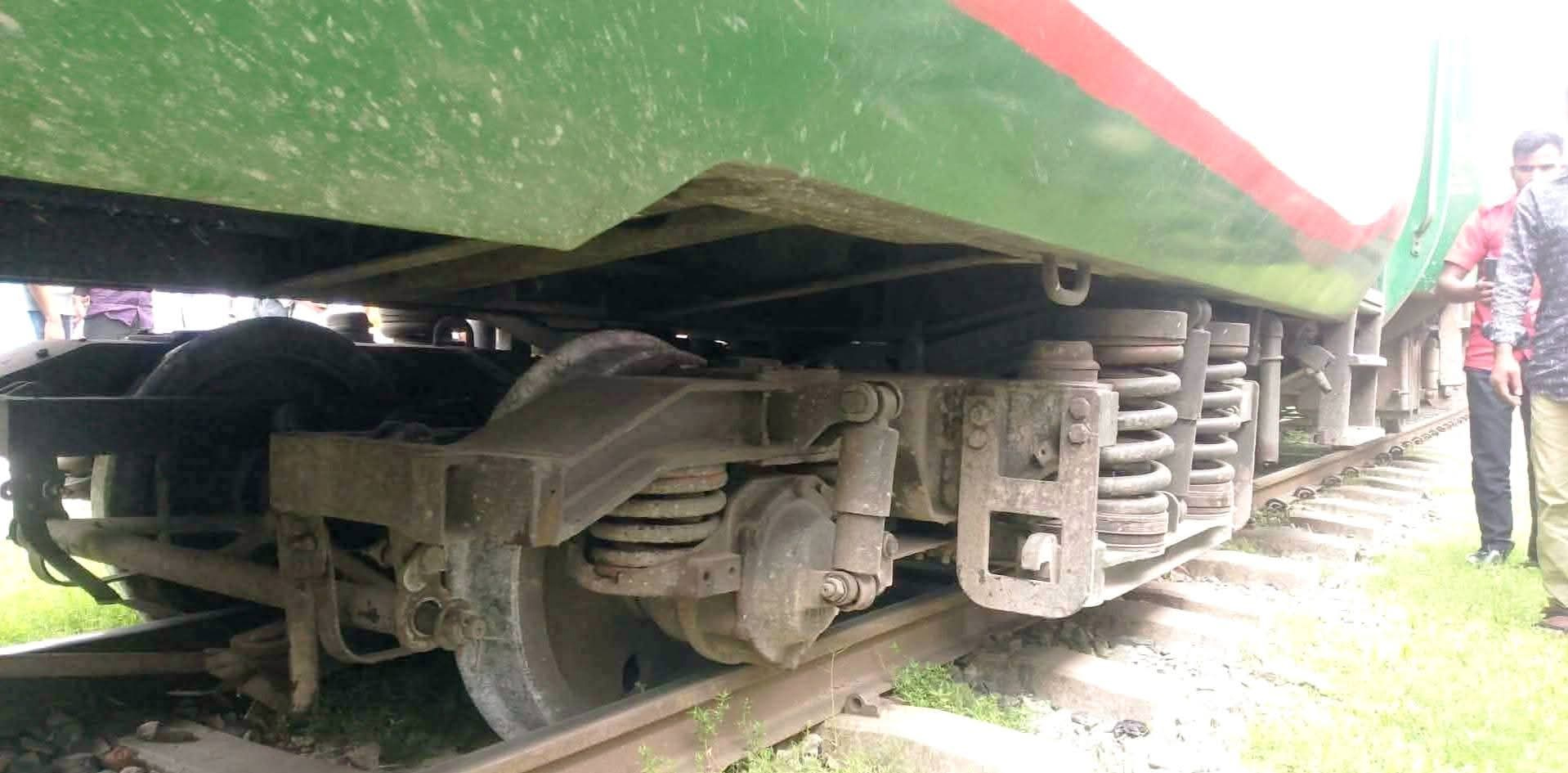 ট্রেনের পাওয়ার কারের চাকা লাইনচ্যুত, ময়মনসিংহ-জামালপুর ট্রেন চলাচল বন্ধ