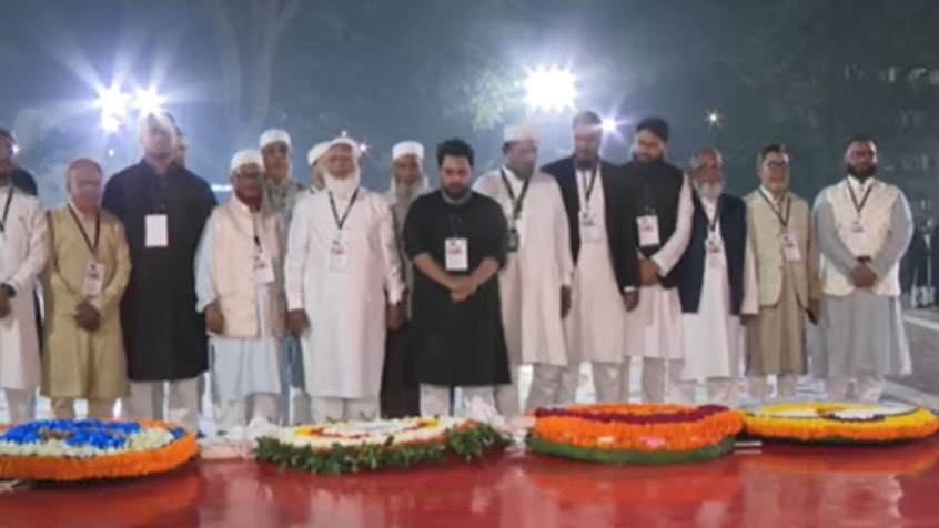প্রথমবারের মতো শহীদ মিনারে ফুল দিলেন জামায়াত আমির