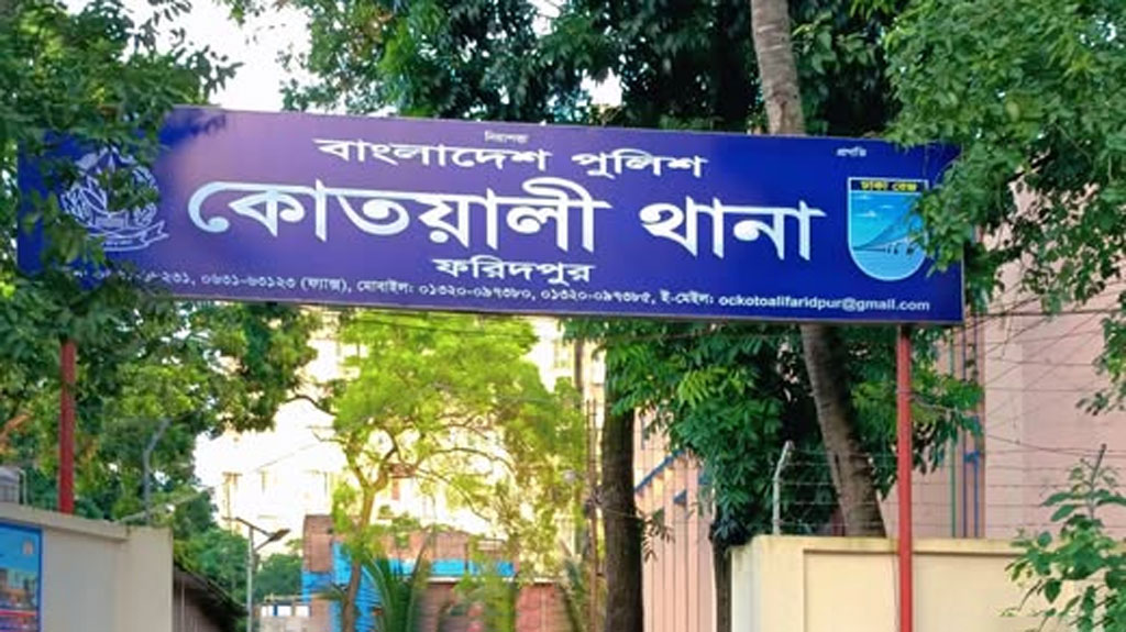 দাদি-ফুফুর নির্যাতনে বাড়িছাড়া কিশোরীকে অজ্ঞাত স্থানে নিয়ে যাচ্ছিলেন দুই যুবক, অতঃপর