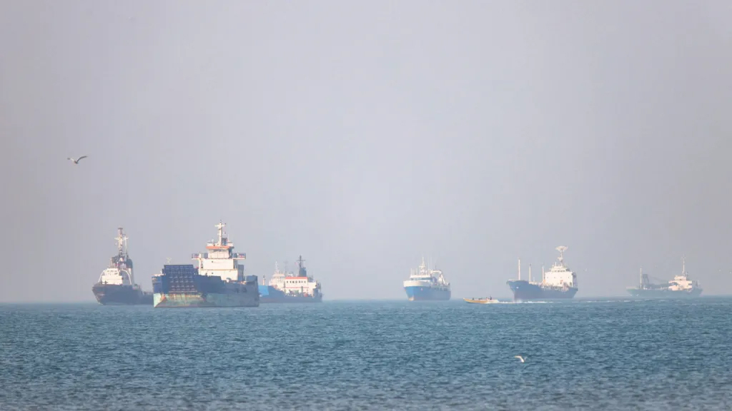 হরমুজ নিয়ে আবারও সর্বাত্মক যুদ্ধের শঙ্কা