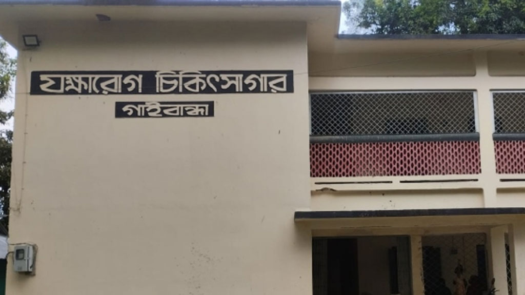 ‘ডাক্তার নেই, ওষুধও নেই, আসি-ঘুরি যাই’