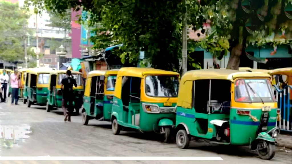পশ্চিমবঙ্গে রান্নার পর এবার খরচ বাড়ল যাতায়াতেও, বাড়তি ভাড়ায় যাত্রী হয়রানি