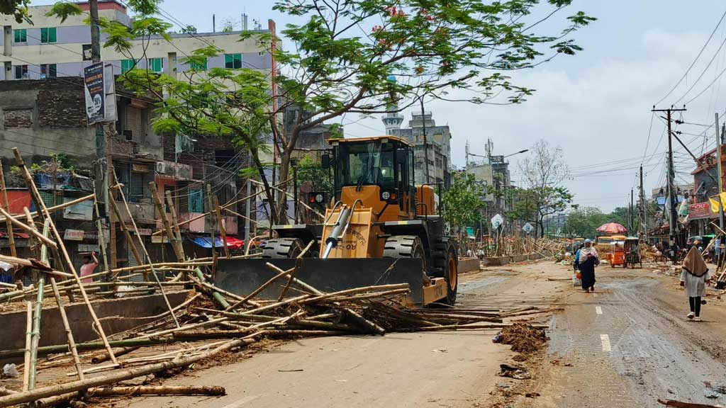 রাজধানীর বর্জ্য অপসারণে অবহেলা: প্রধানমন্ত্রীর নির্দেশে দুই কর্মকর্তাকে প্রত্যাহার