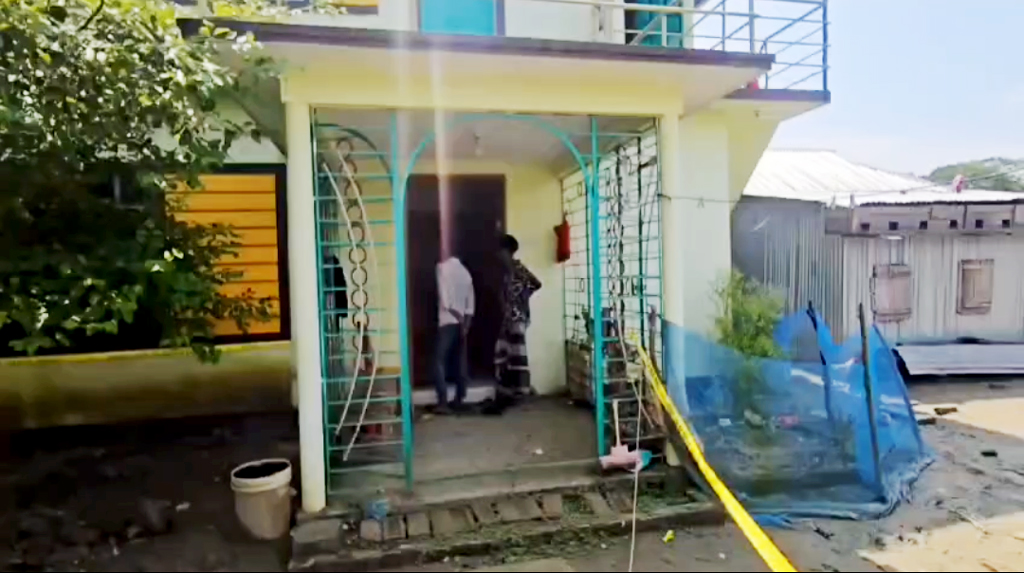 প্রবাসীর বাড়িতে ডাকাতি, ১ জন গুলিবিদ্ধসহ আহত ৩