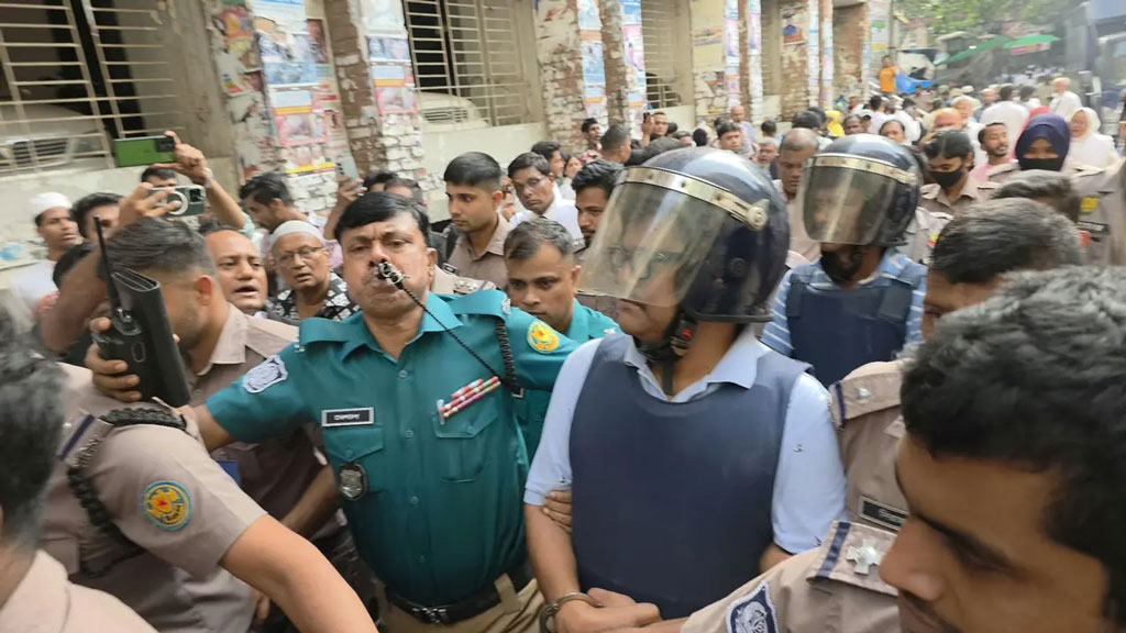 সাবেক এমপি মাহফুজ ও তাঁর গাড়িচালক রিমান্ডে