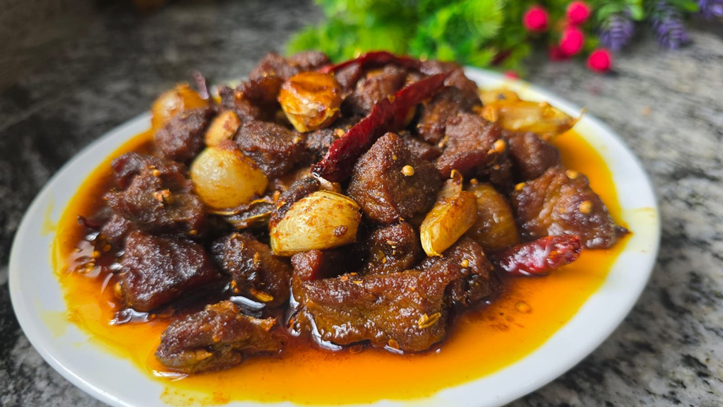 ঘরেই তৈরি করে নিন গরুর মাংসের আচার