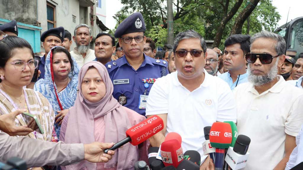 মুন্সিগঞ্জে শতবর্ষী নয়নের খাল পরিদর্শনে এলজিআরডি প্রতিমন্ত্রী, উদ্ধারে বরাদ্দ ও উচ্ছেদের ঘোষণা