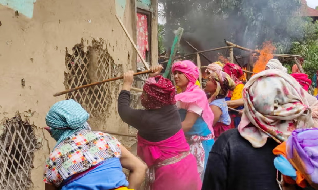 মণিপুরে ধর্ষণের পর জীবন্ত পোড়ান হলো ৩ সন্তানের জননীকে