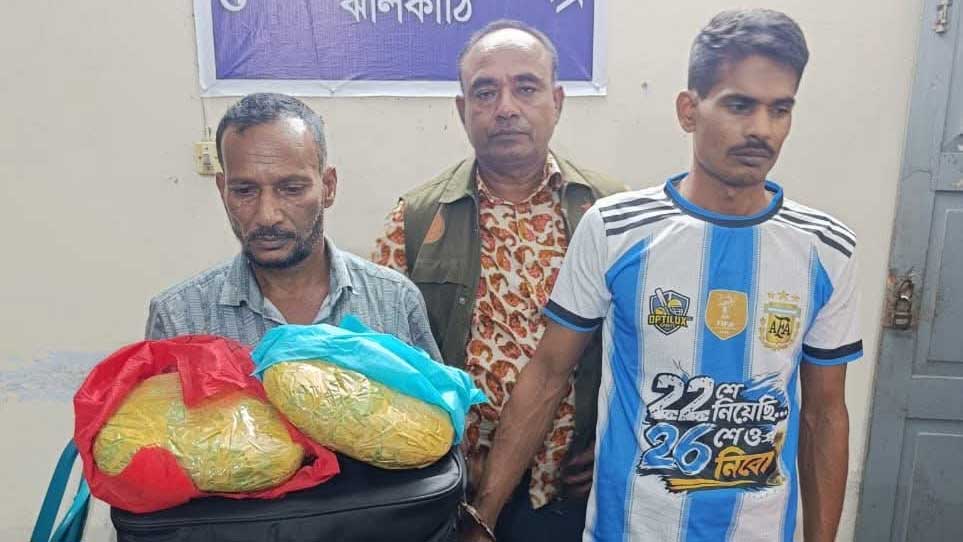 নলছিটিতে ডিবির অভিযানে গাঁজাসহ গ্রেপ্তার ২