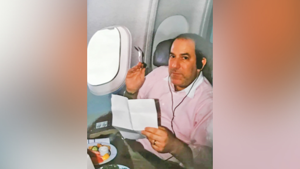 আকাশে ঘুরে বেড়ানো এক নিঃসঙ্গ বাবার গল্প