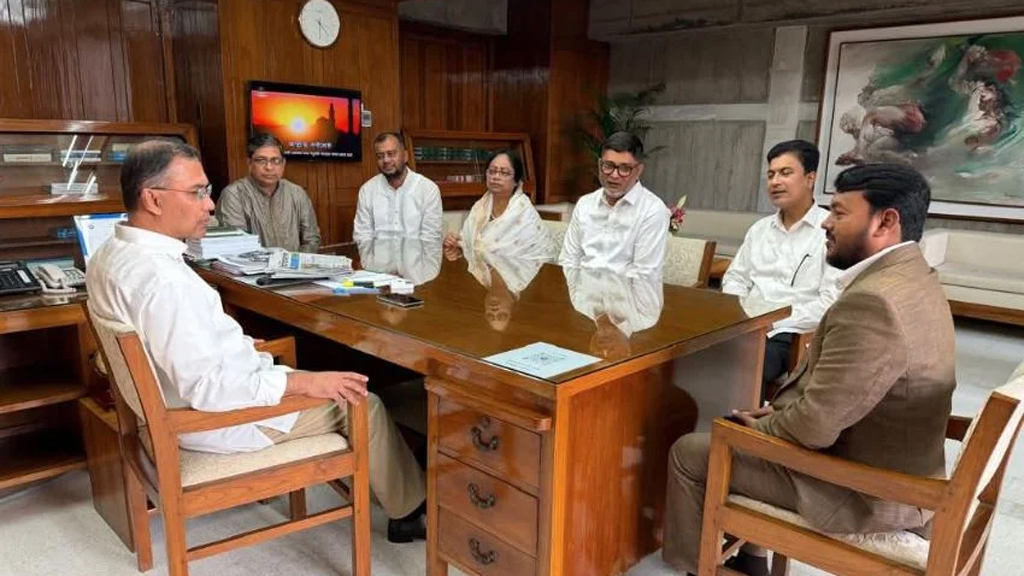 প্রধানমন্ত্রীর সঙ্গে ৫ সিটি করপোরেশনের নতুন প্রশাসকদের সাক্ষাৎ