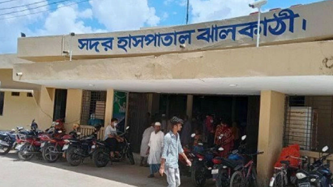 ১০০ শয্যার হাসপাতালে দালাল অর্ধশতাধিক