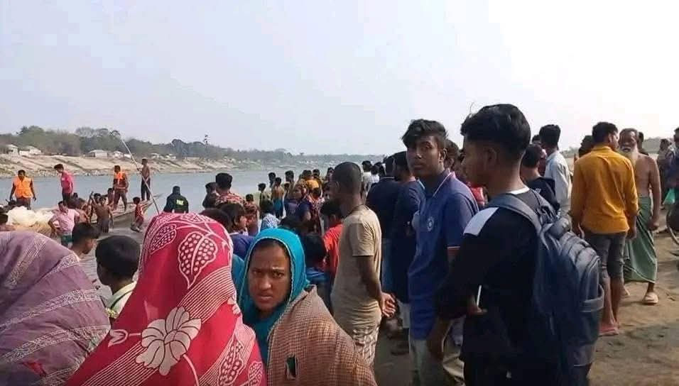 ১৯ ঘণ্টা পর গড়াই নদে এক শিশুর লাশ উদ্ধার, আরেকজন এখনো নিখোঁজ