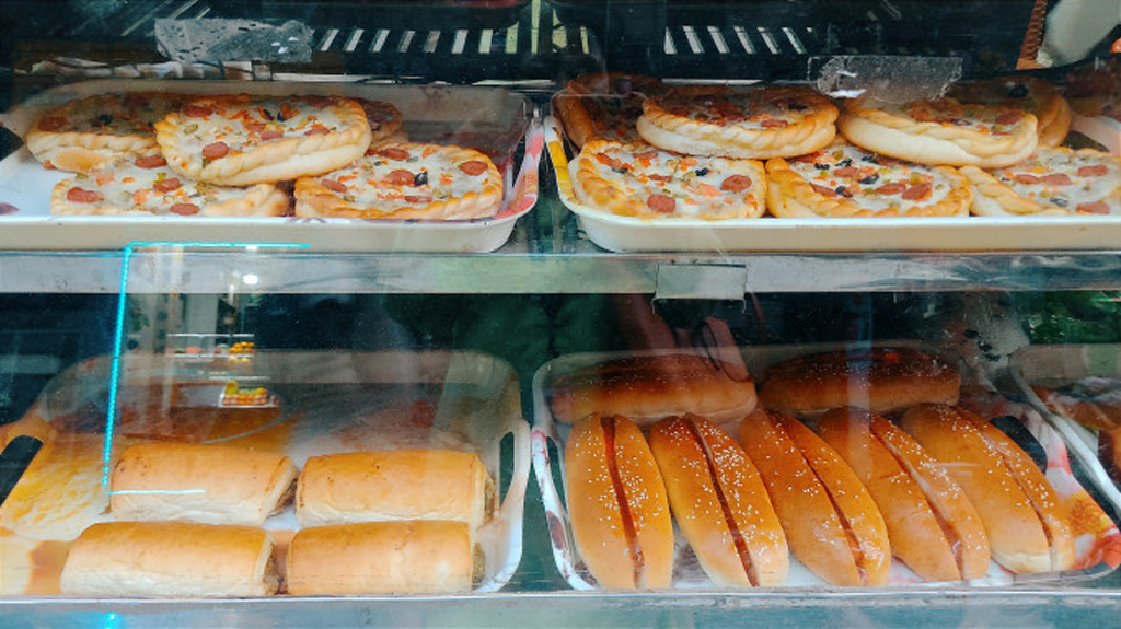 লাইভ বেকারি: গরম গরম পাউরুটিতে স্বাস্থ্যঝুঁকি চরমে