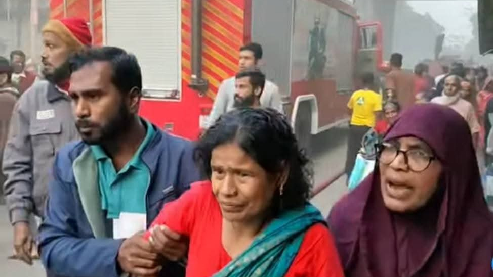 ময়মনসিংহ মেডিকেল কলেজ হাসপাতালের শিশু ওয়ার্ডে আগুন, হুড়োহুড়িতে বেশ কয়েকজন আহত