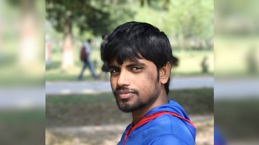 ‘শিক্ষকের মতো থাকেন, না হলে কান বরাবর পড়বে’ রাবি শিক্ষককে ছাত্রদল নেতার হুমকি