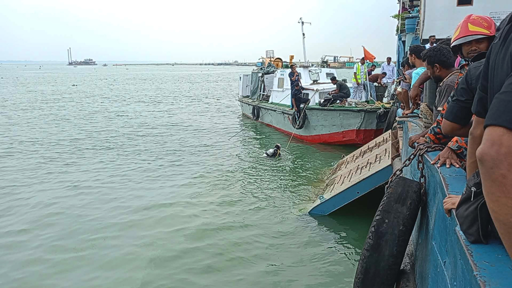 দৌলতদিয়ায় বাস দুর্ঘটনা: বৈধ কাগজপত্র ছাড়াই চলছিল এসবি সুপার ডিলাক্স