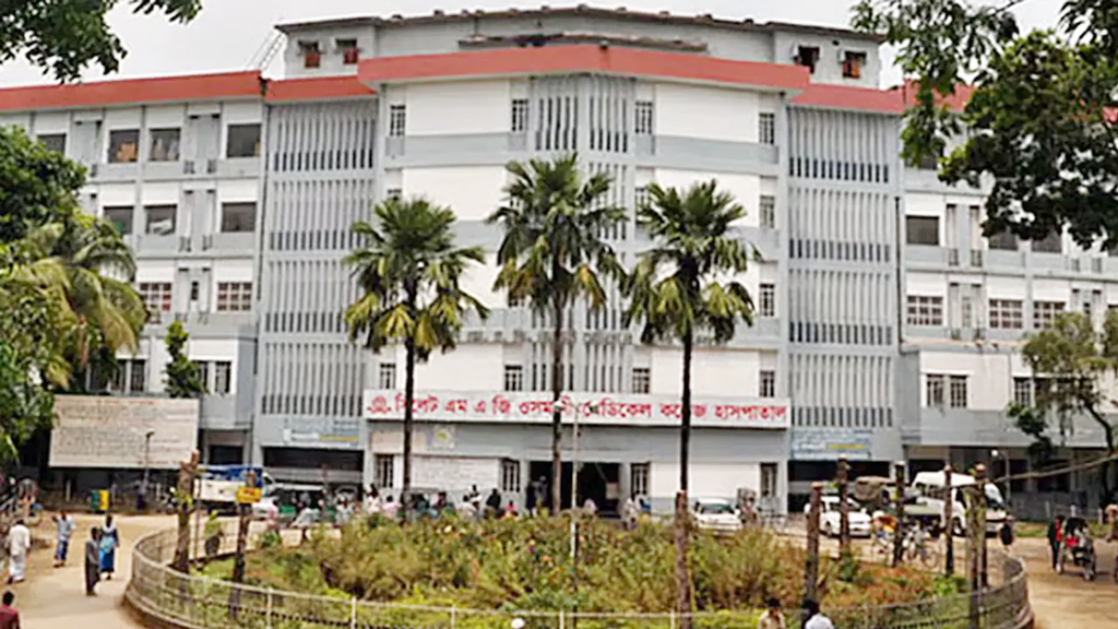 হাসপাতালের পাঁচতলা থেকে লাফ দিয়ে রোগীর আত্মহনন
