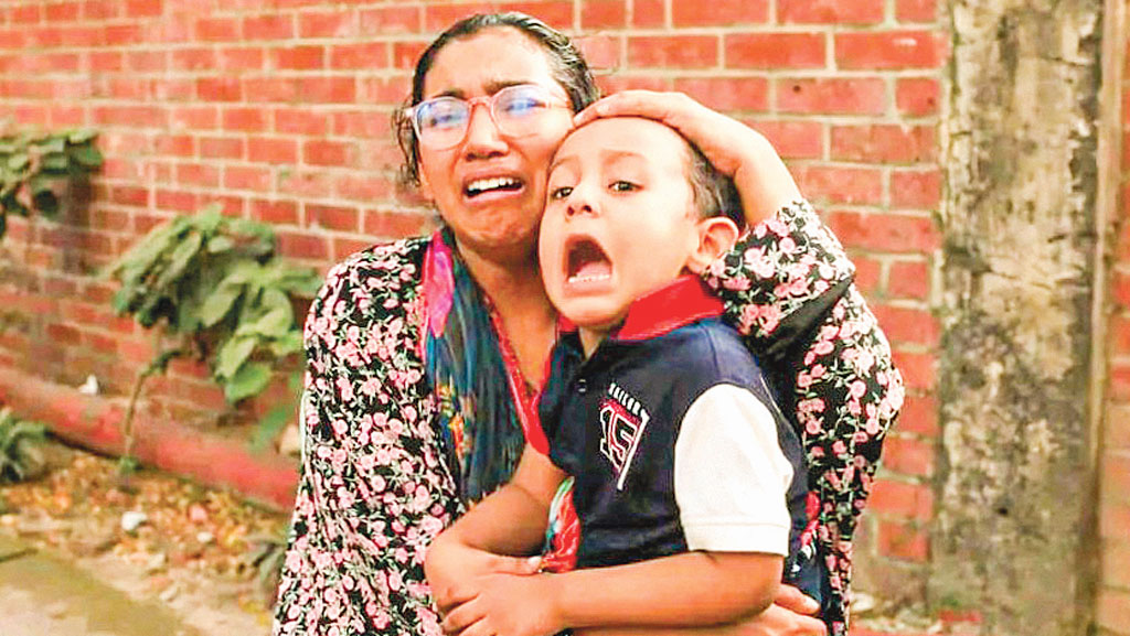 মেট্রোরেলের বিয়ারিং প্যাড খুলে পথচারী নিহত