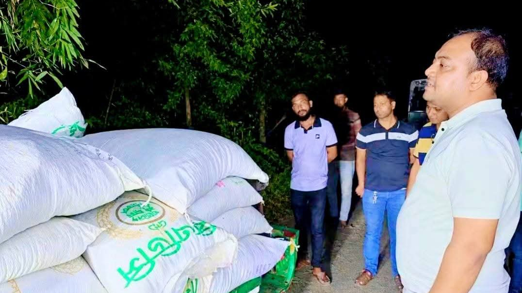 বকশীগঞ্জে গভীর রাতে ২৩ বস্তা ডিএপি সার জব্দ