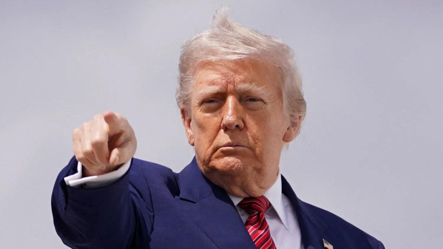 আবার হামলার চিন্তা ট্রাম্পের, বেদনাদায়ক পাল্টা আঘাতের হুমকি ইরানের