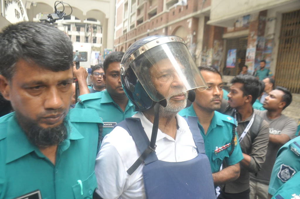 লতিফ সিদ্দিকী ও অধ্যাপক কার্জনসহ ১৬ জন কারাগারে