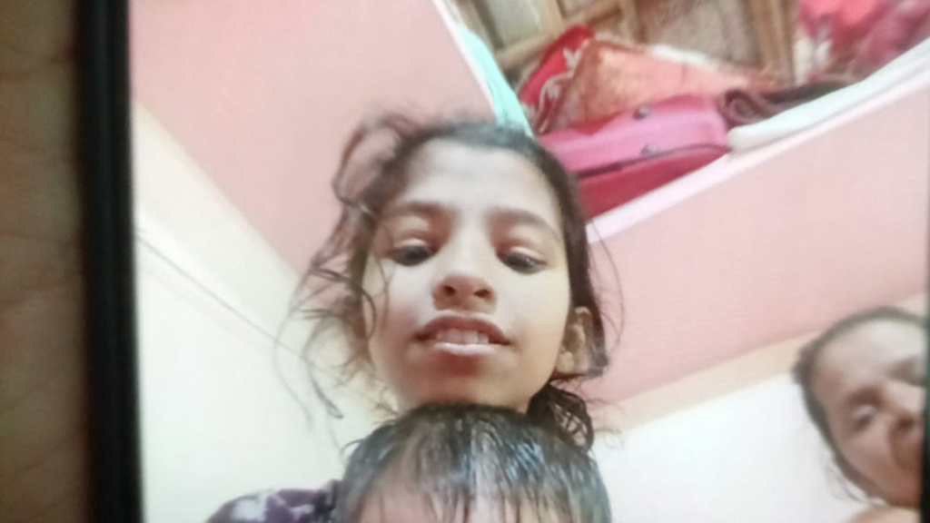 গুলিবিদ্ধ কিশোরী রেশমির অবস্থার উন্নতি নেই, আশা ছেড়ে দিয়েছে পরিবার