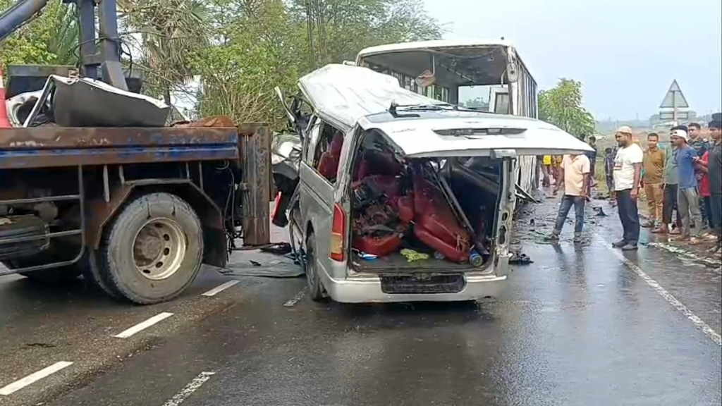 নববধূকে নিয়ে বাড়ি ফেরার পথে দুর্ঘটনা, নিহত ১০ জনই একই পরিবারের