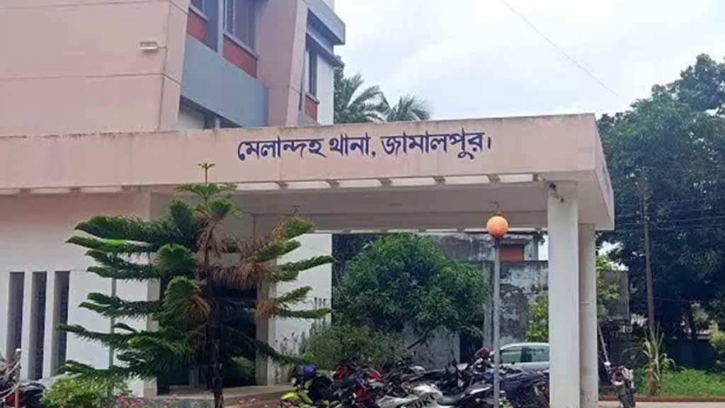 মাদক মামলার আসামি ধরতে গিয়ে হামলায় চার পুলিশ আহত