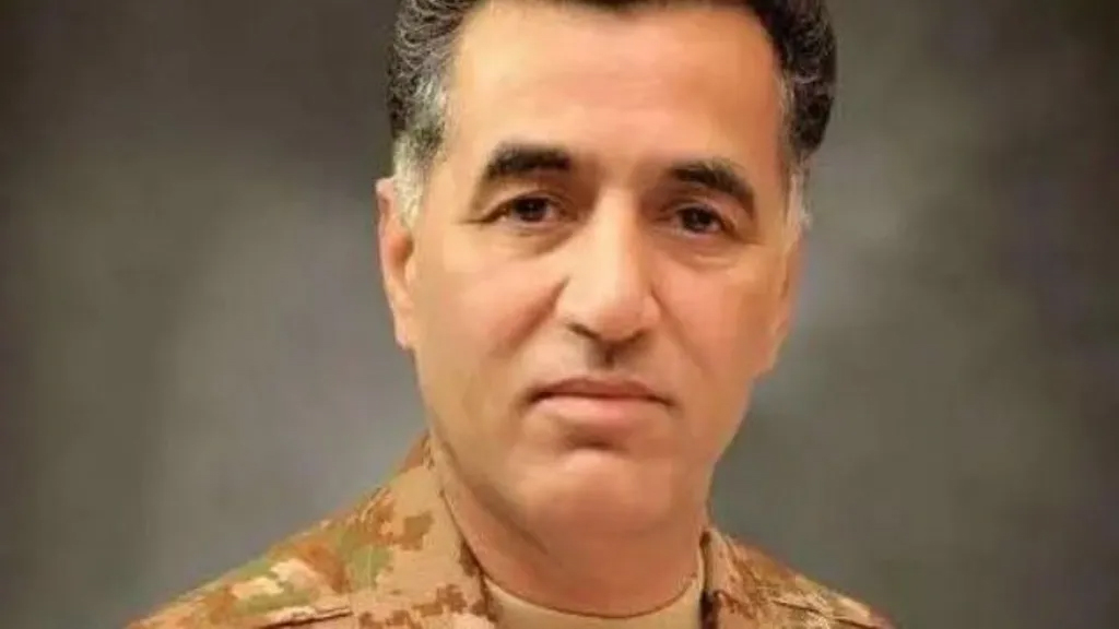 ইমরান খানের ঘনিষ্ঠ সাবেক গোয়েন্দা প্রধানের ১৪ বছর কারাদণ্ড