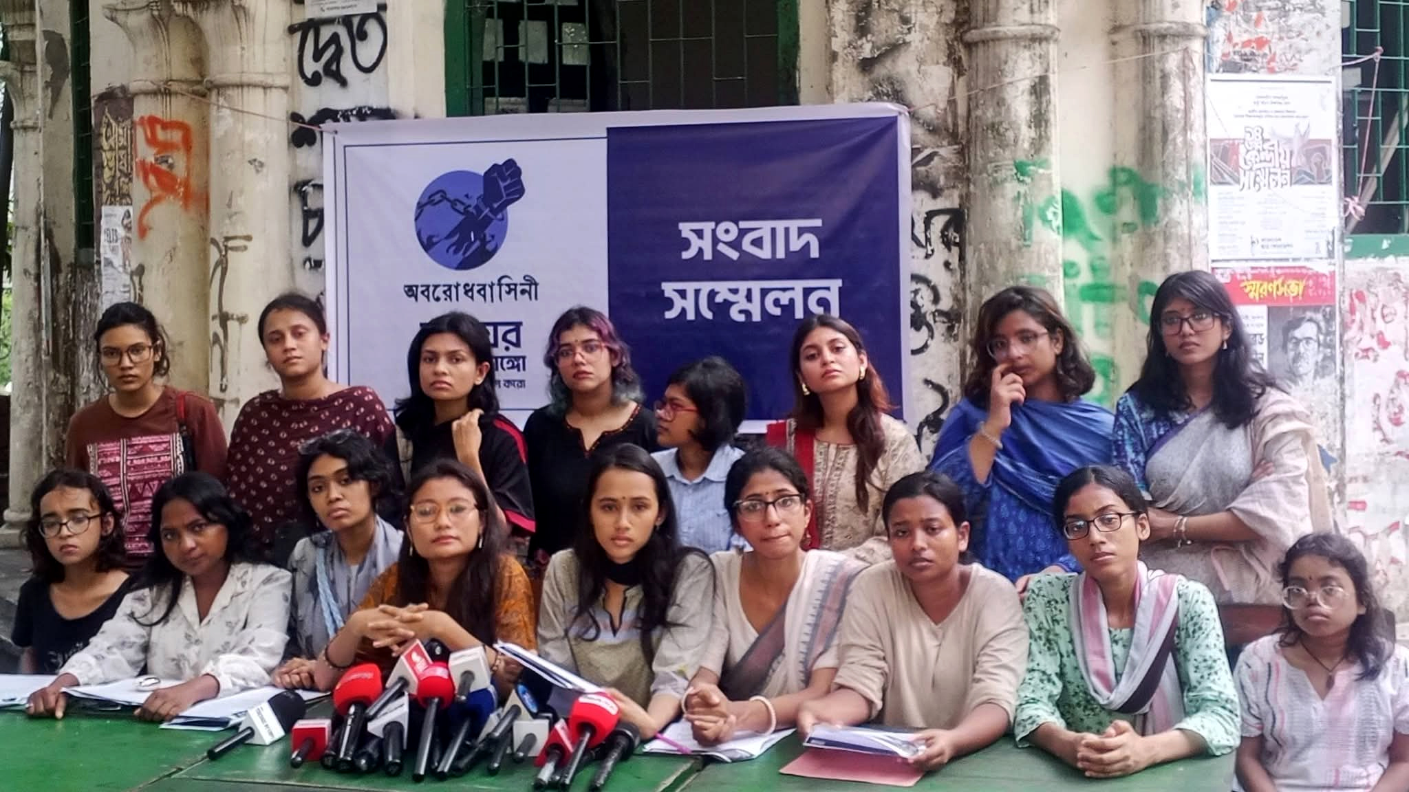 ঢাবির ছাত্রী হলে ‘সান্ধ্য আইন’ বাতিলের দাবি জানিয়েছে ‘অবরোধবাসিনী’