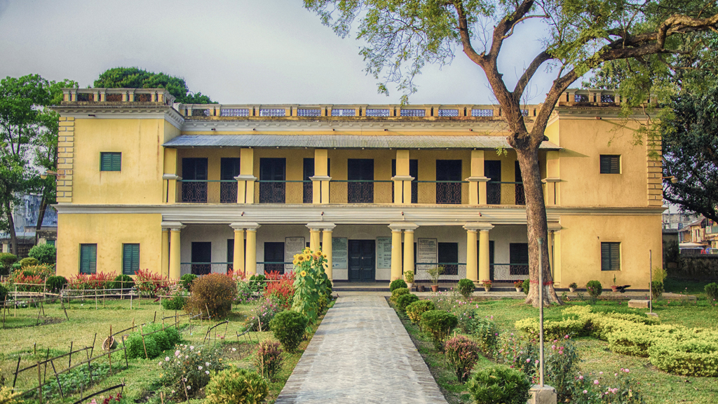 রবীন্দ্র কাছারিবাড়ি: দর্শনার্থীকে মারধর-শ্লীলতাহানি, কাস্টোডিয়ানসহ আসামি ১০