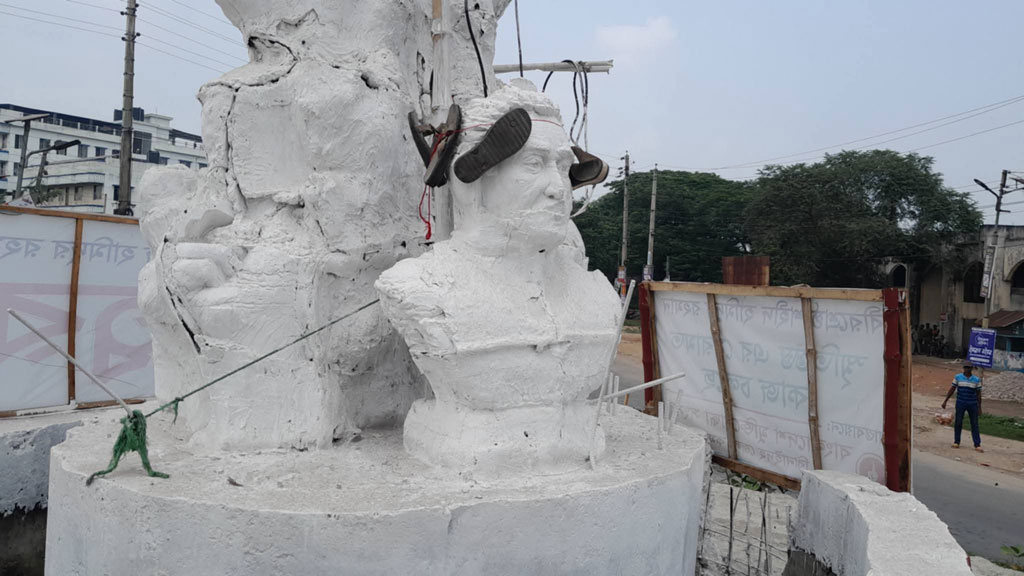 ঝিনাইদহে বীরশ্রেষ্ঠ হামিদুর রহমানের ভাস্কর্যে জুতার মালা, তদন্তে পুলিশ