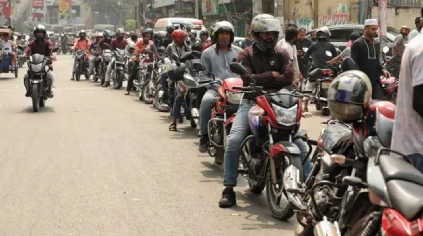 দুই মাস পর ঢাকার পেট্রল পাম্পগুলোয় ভিন্ন চিত্র