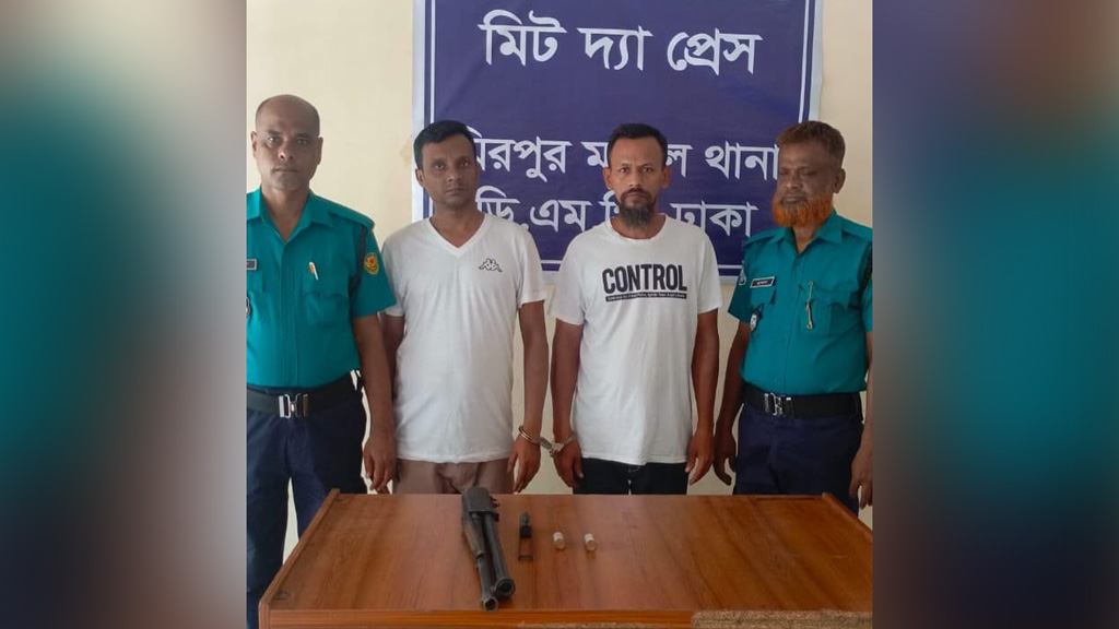 মিরপুরে চেকপোস্টে ‘সন্দেহজনক গতিবিধি’, অস্ত্র, গুলিসহ গ্রেপ্তার ২