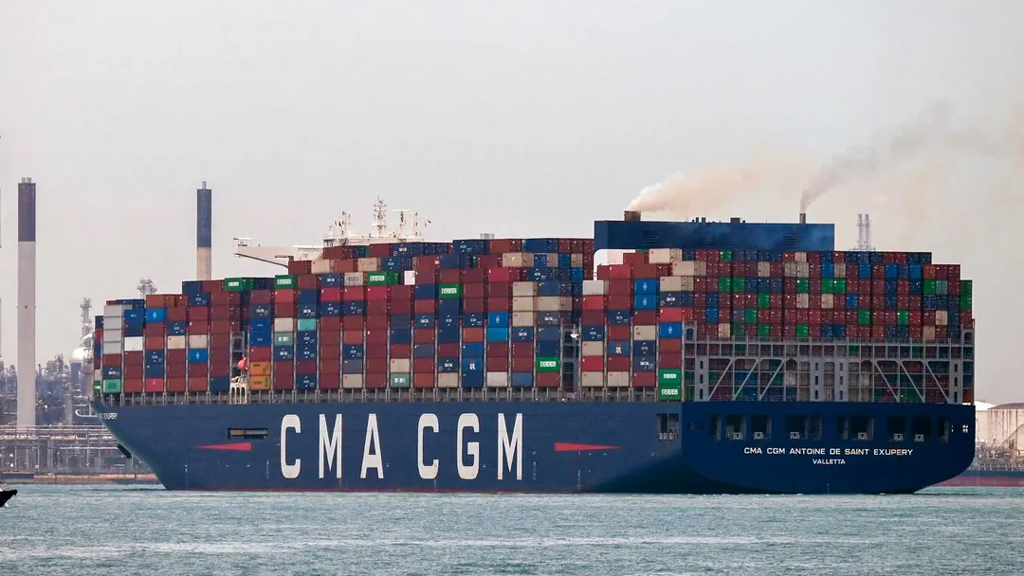 দুই চীনা জাহাজ আটকে দিল ইরান