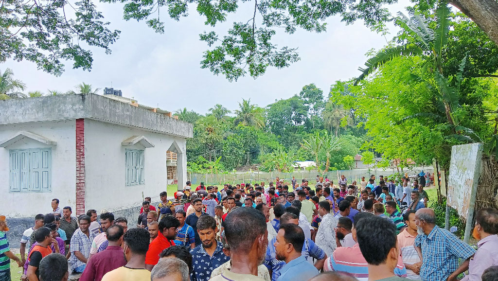 কেশবপুরে ইউনিয়ন পরিষদে তালা ঝুলিয়ে দিলেন বিএনপি নেতা-কর্মীরা